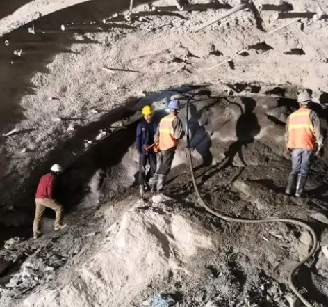 开平拱顶带模注浆料的施工流程及注意事项